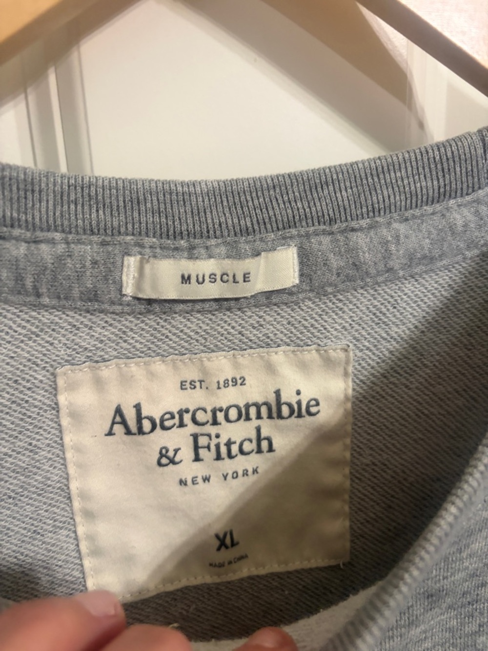 Abercrombie & Fitch Men's Heather Gray Crewneck Sweatshirt XL muscle fit.Classic - Picture 4 of 7